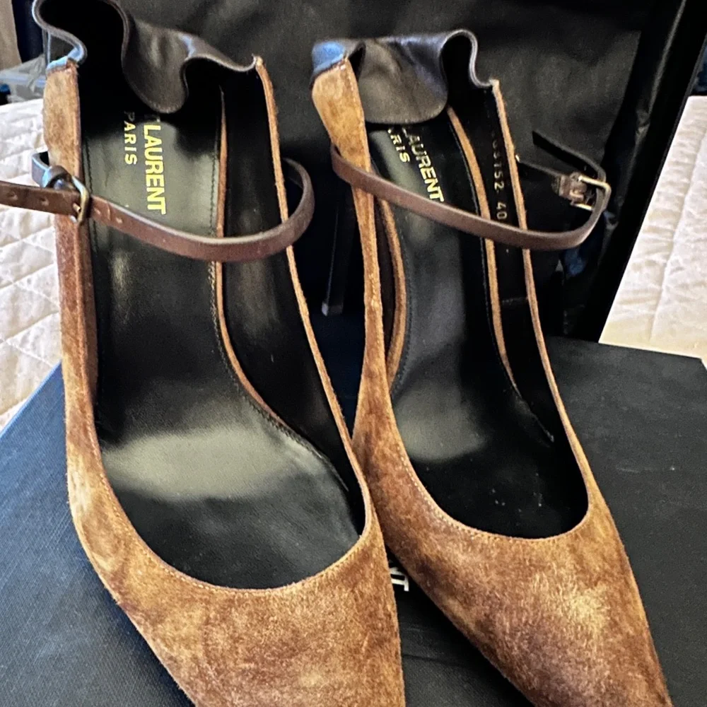 Saint Laurent brown suede and brown leather pumps, like new, box and dust bag. - Picture 2 of 6